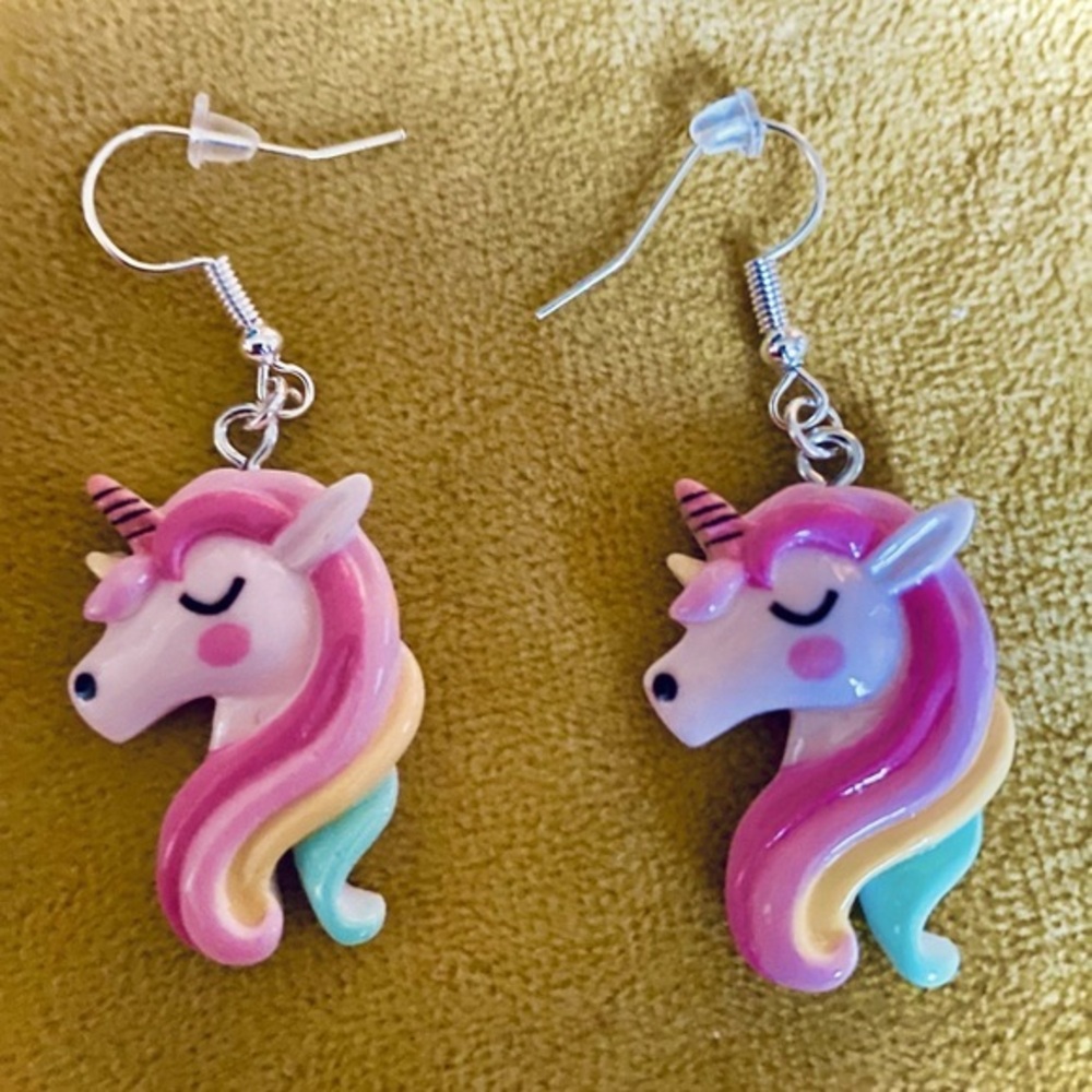 NWT - Unicorn Head with Rainbow Hair Dangle Acrylic Single Sided Earrings Set